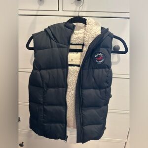 Hollister Women’s Dark Navy Blue Puffer Vest
